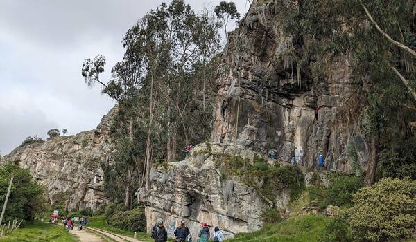 SCALE THE LARGEST CLIMBING WALL IN COLOMBIA!